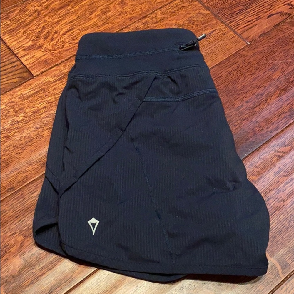LULULEMON - IVIVVA (GIRLS) NAVY SHORTS SIZE 12!